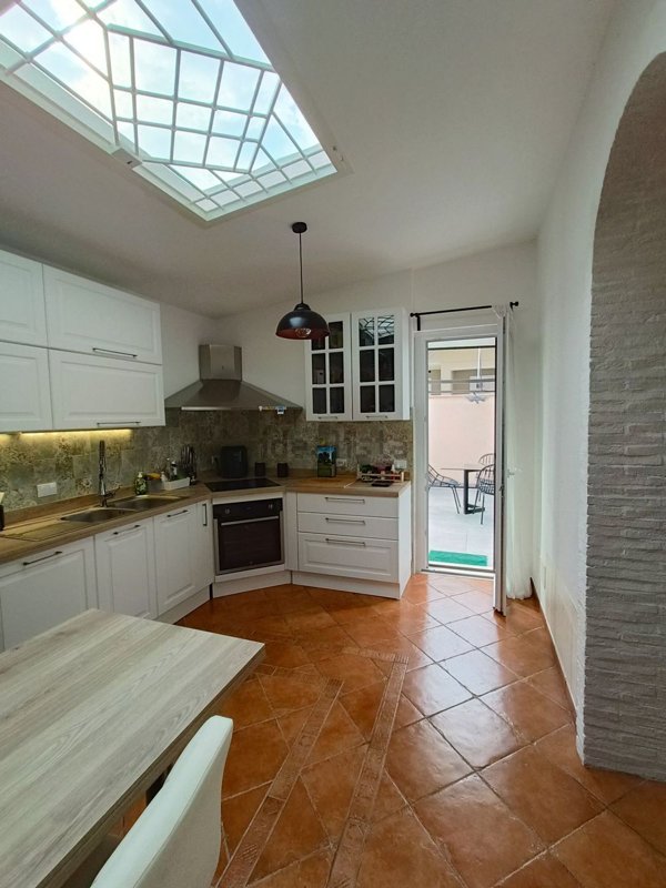 casa indipendente in vendita a Fiumicino in zona Isola Sacra