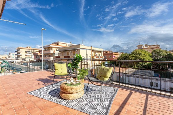 appartamento in vendita a Fiumicino in zona Isola Sacra