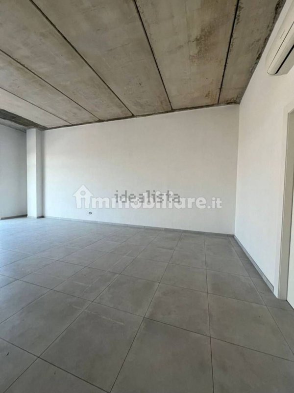 locale commerciale in vendita a Fiumicino in zona Aranova