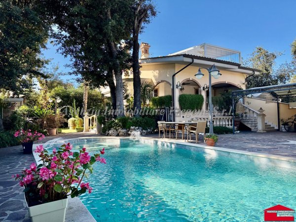 casa indipendente in vendita a Fiumicino in zona Fregene