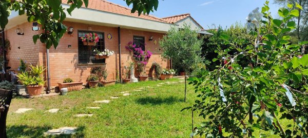 casa indipendente in vendita a Fiumicino in zona Focene