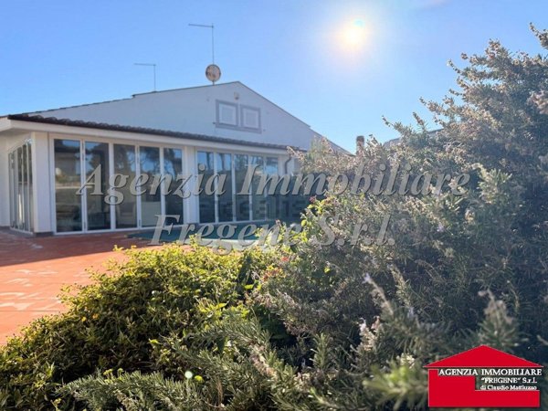 casa indipendente in vendita a Fiumicino in zona Fregene