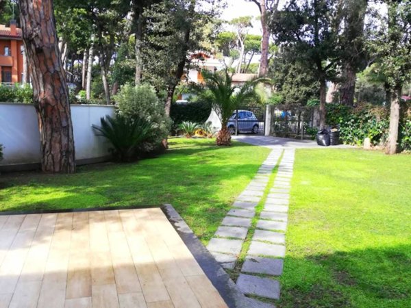 casa indipendente in vendita a Fiumicino in zona Fregene