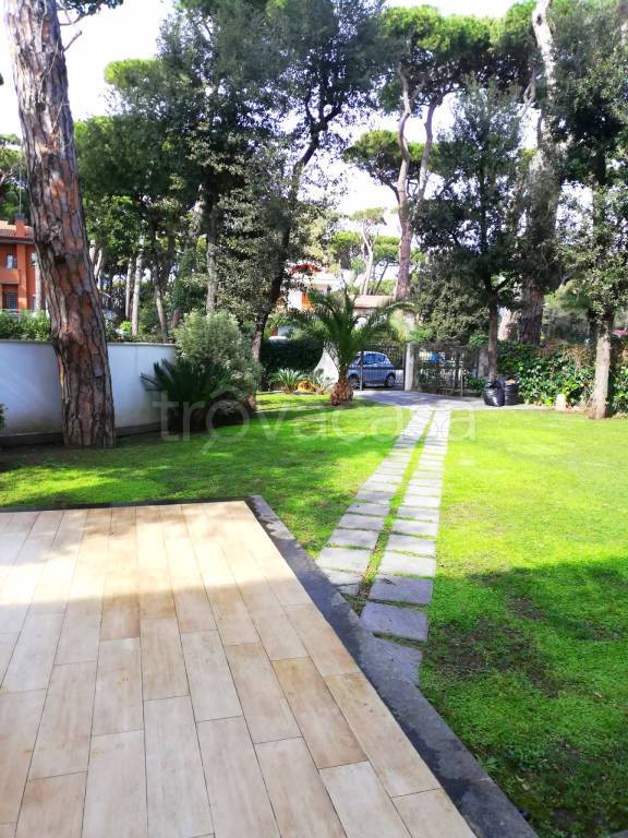 casa indipendente in vendita a Fiumicino in zona Fregene