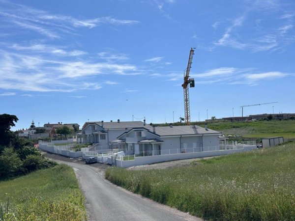 casa indipendente in vendita a Fiumicino in zona Aranova