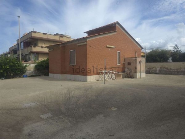 appartamento in vendita a Fiumicino in zona Isola Sacra