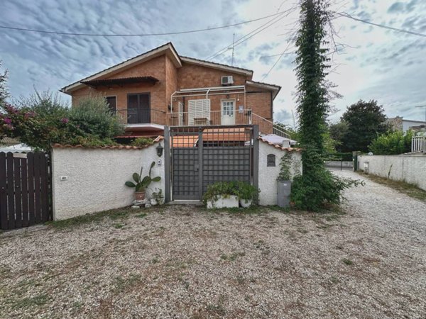 casa indipendente in vendita a Fiumicino in zona Fregene