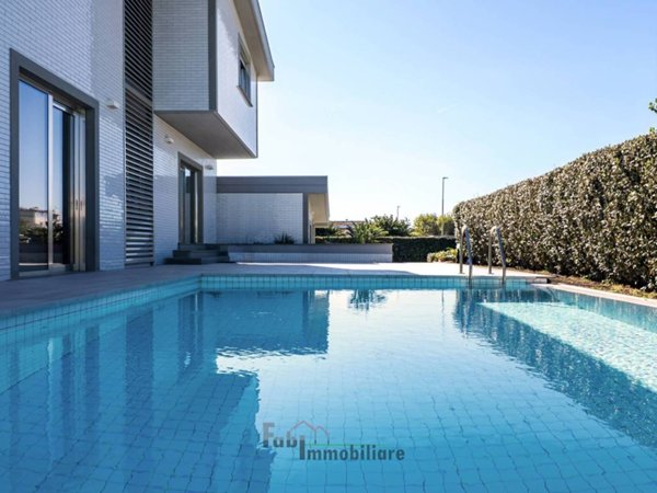 casa indipendente in vendita a Fiumicino in zona Focene