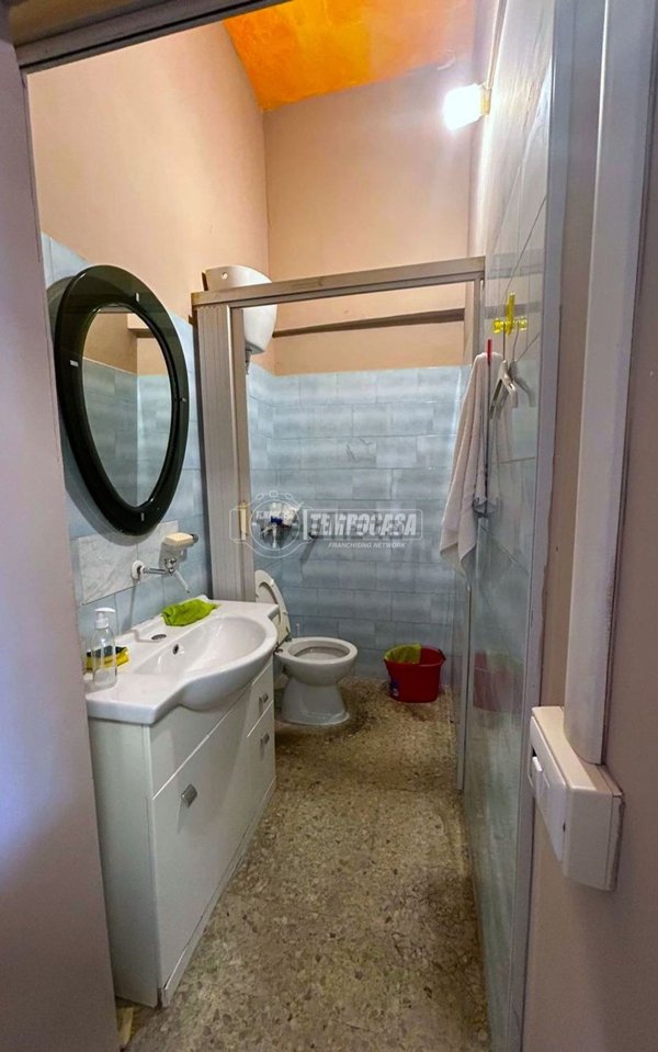 locale commerciale in vendita a Fiumicino