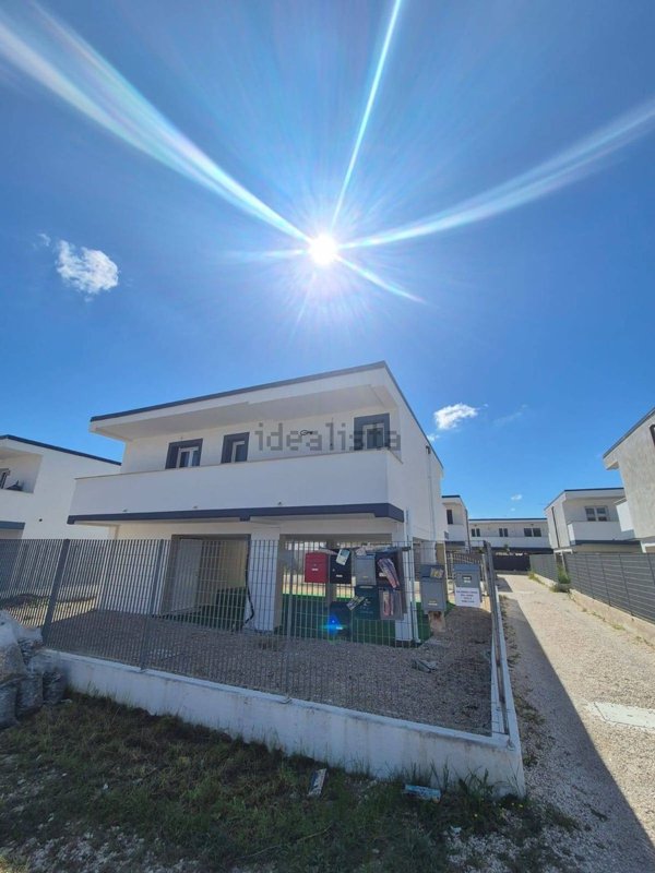 casa indipendente in vendita a Fiumicino