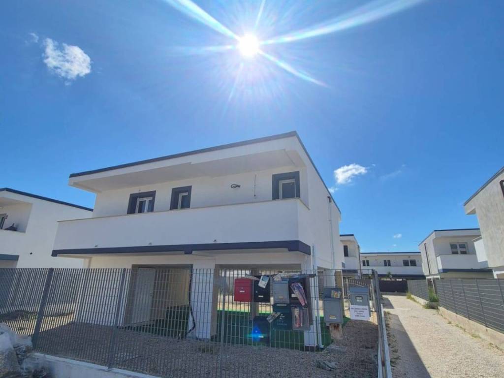 casa indipendente in vendita a Fiumicino