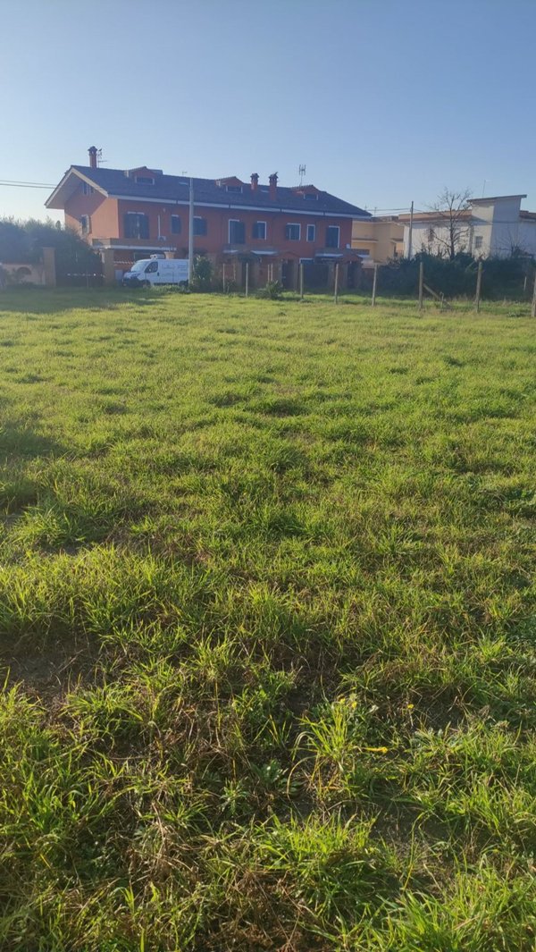 terreno edificabile in vendita a Fiumicino in zona Isola Sacra