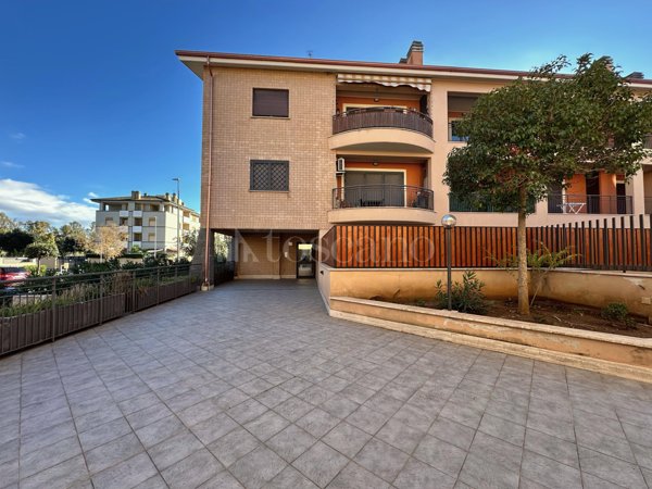 appartamento in vendita a Fiumicino in zona Palidoro