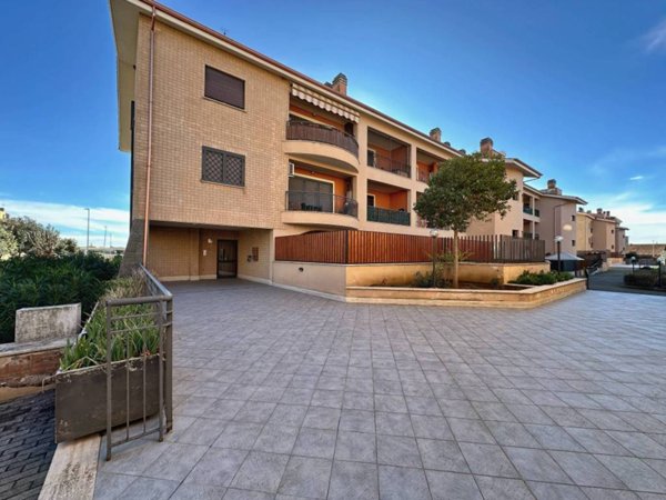 appartamento in vendita a Fiumicino in zona Palidoro