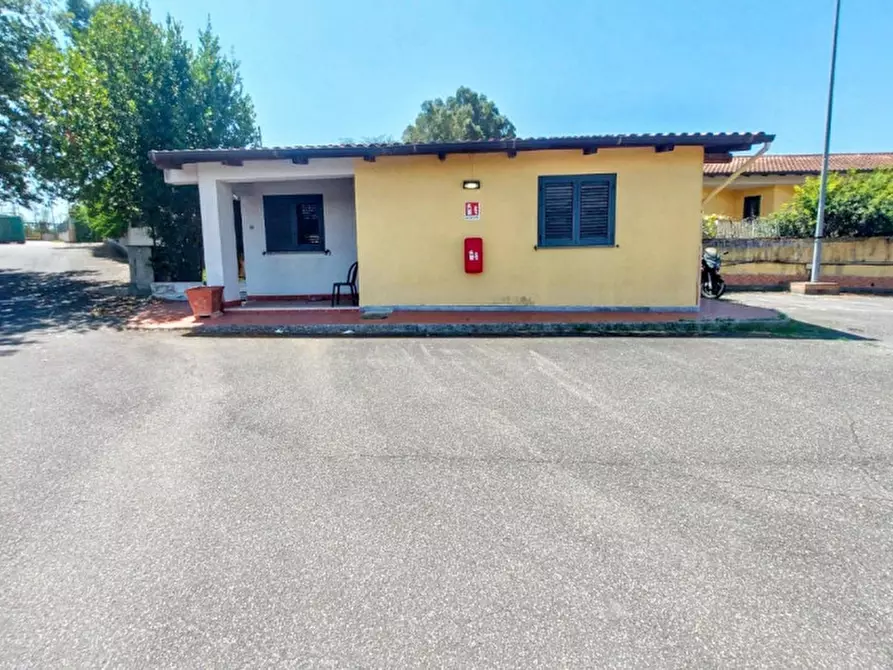 negozio in vendita a Fiumicino in zona Aranova