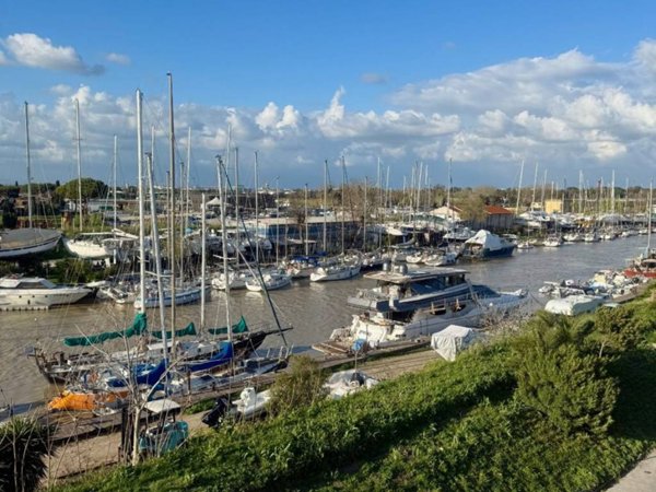 appartamento in vendita a Fiumicino in zona Isola Sacra