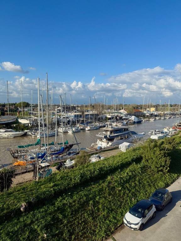 appartamento in vendita a Fiumicino in zona Isola Sacra