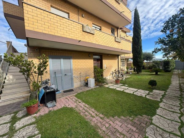 intera palazzina in vendita a Fiumicino in zona Focene