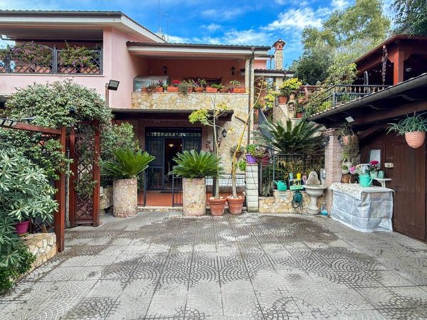 casa indipendente in vendita a Fiumicino in zona Aranova