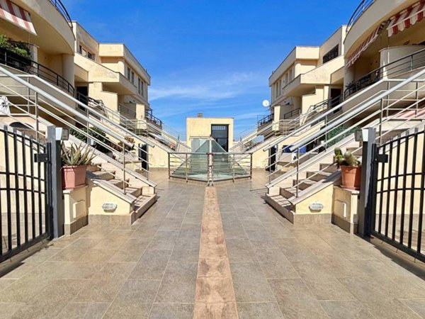 appartamento in vendita a Fiumicino in zona Isola Sacra