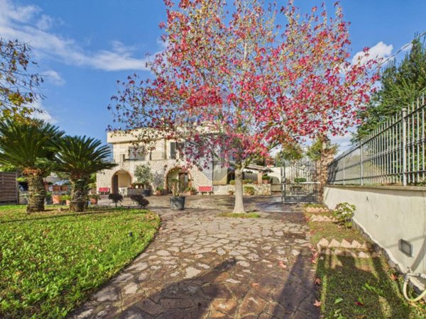 casa indipendente in vendita a Fiumicino in zona Testa di Lepre