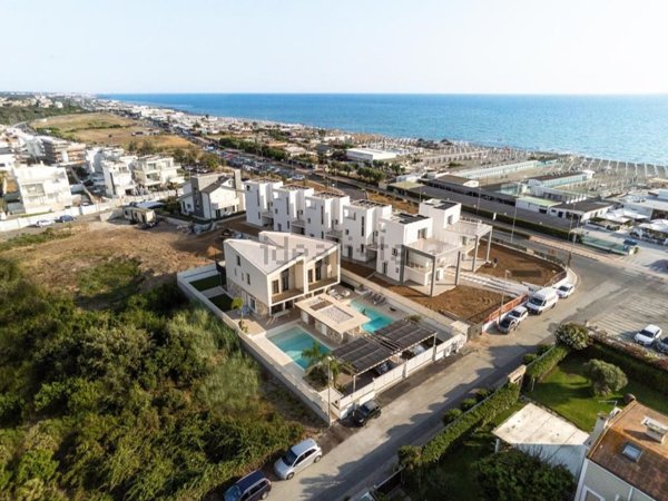 casa indipendente in vendita a Fiumicino in zona Fregene