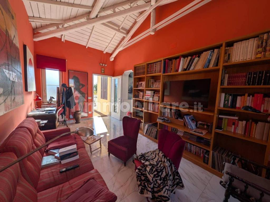 appartamento in vendita a Fiumicino in zona Fregene