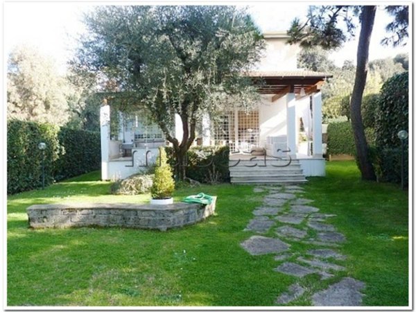 casa indipendente in vendita a Fiumicino in zona Fregene