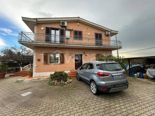 casa indipendente in vendita a Fiumicino in zona Isola Sacra