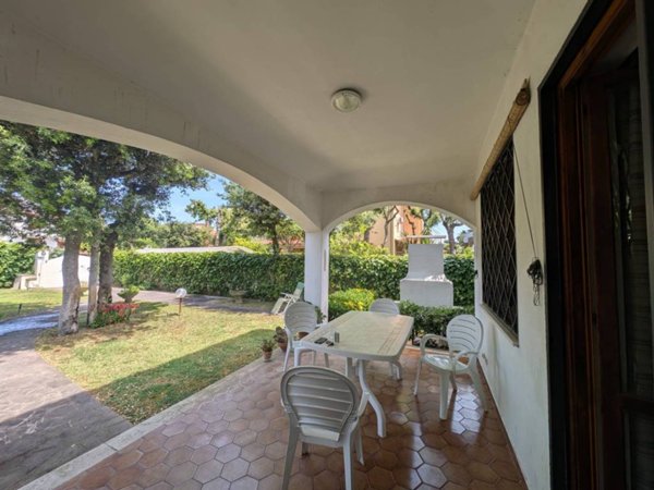 casa indipendente in vendita a Fiumicino in zona Fregene