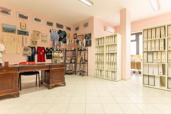 locale commerciale in vendita a Fiumicino