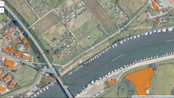 negozio in vendita a Fiumicino in zona Isola Sacra