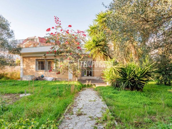 casa indipendente in vendita a Fiumicino