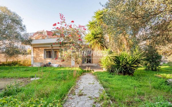 casa indipendente in vendita a Fiumicino in zona Passo Oscuro