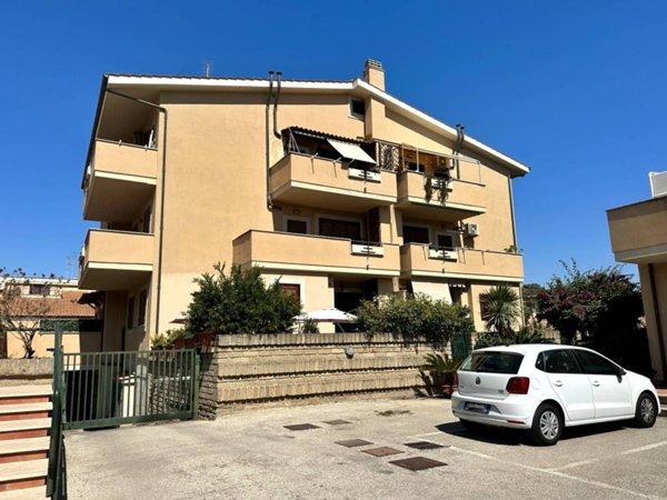 appartamento in vendita a Fiumicino in zona Palidoro