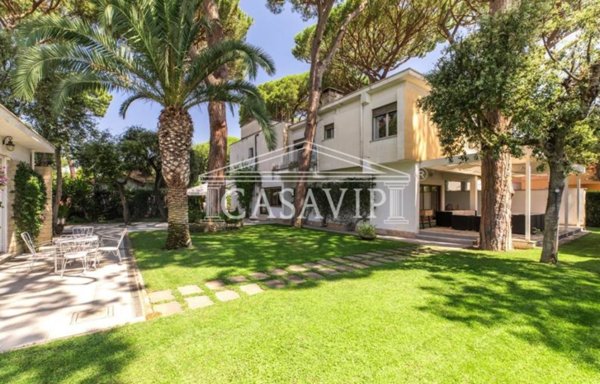 casa indipendente in vendita a Fiumicino in zona Fregene