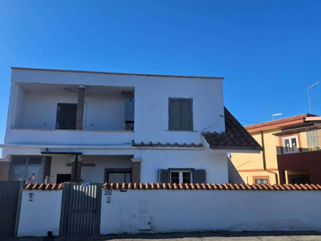 appartamento in vendita a Fiumicino in zona Isola Sacra