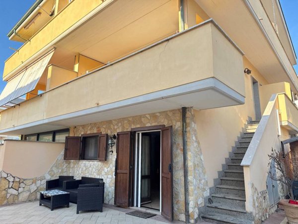 casa indipendente in vendita a Fiumicino in zona Isola Sacra