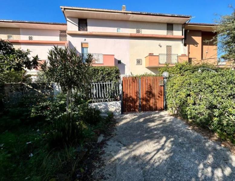 villa in vendita a Fiumicino in zona Fregene
