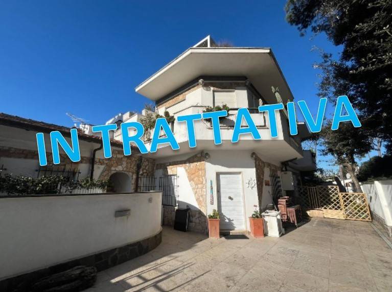 appartamento in vendita a Fiumicino in zona Fregene