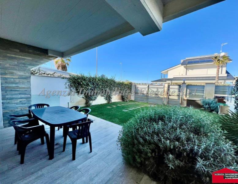 casa indipendente in vendita a Fiumicino in zona Fregene