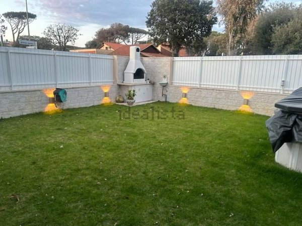 appartamento in vendita a Fiumicino in zona Fregene