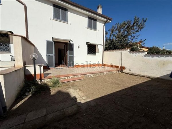 casa indipendente in vendita a Fiumicino in zona Isola Sacra