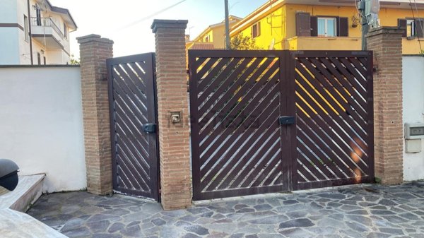 casa indipendente in vendita a Fiumicino in zona Isola Sacra