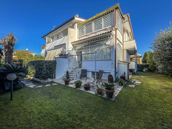casa indipendente in vendita a Fiumicino in zona Fregene