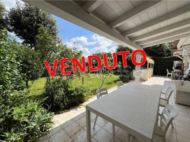 appartamento in vendita a Fiumicino in zona Fregene