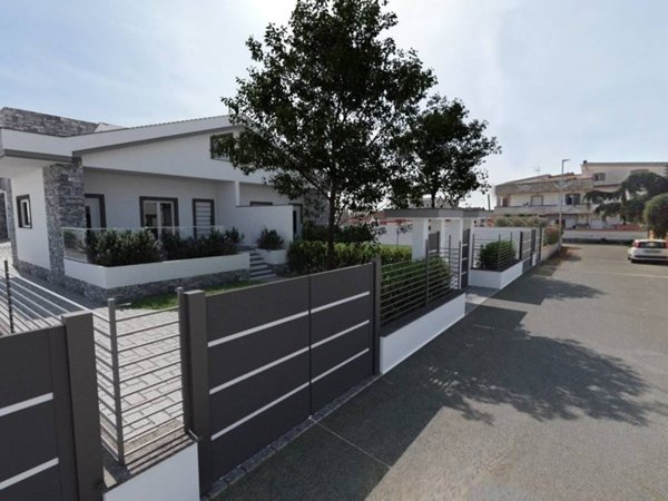 casa indipendente in vendita a Fiumicino in zona Isola Sacra