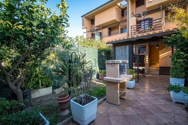 casa semindipendente in vendita a Fiumicino in zona Fregene