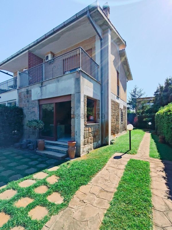 casa indipendente in vendita a Fiumicino in zona Fregene