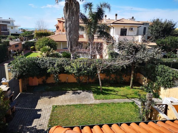 casa indipendente in vendita a Fiumicino in zona Fregene